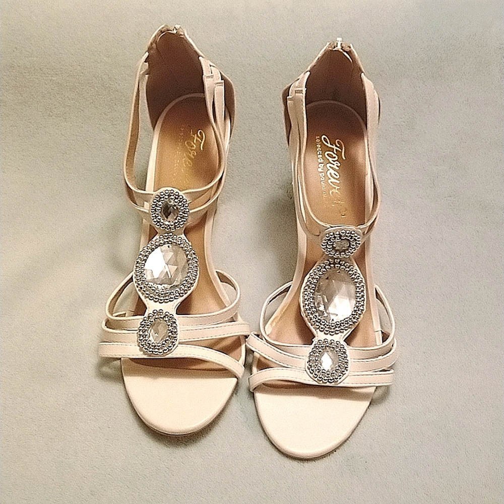 Forever Selected By Paula Abdul White Strappy Heels